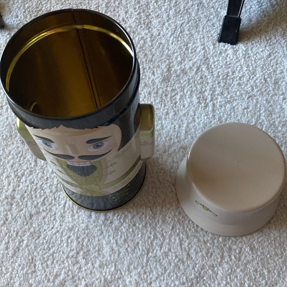 Harry London nutcracker empty chocolate tin - Picture 4 of 6